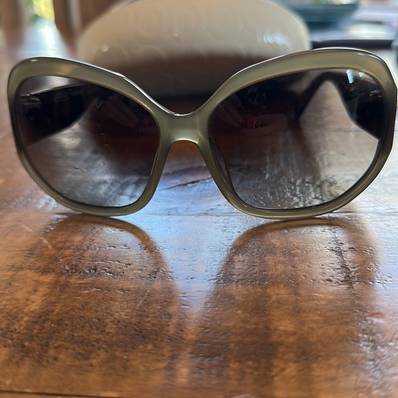 Coach sunglassss - Picture 4 of 5